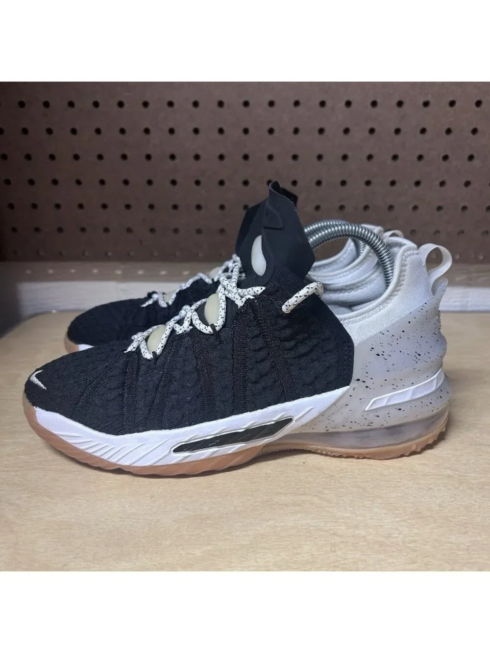 Nike Lebrons 18 Lowtop Size 6y Youth Boys Sneakers Shoes Cw2760-007 Black/White